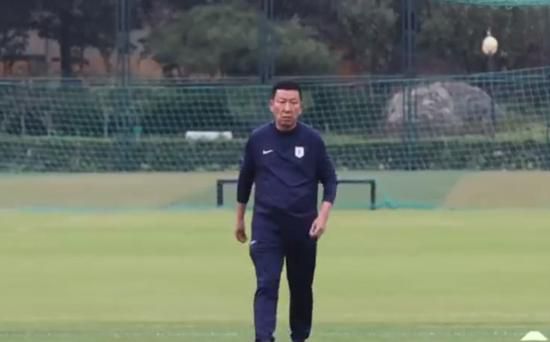 4月9日,鲁伯特与女友乔治娅·格洛梅被拍到在伦敦携手出行,乔治娅小腹微隆。
