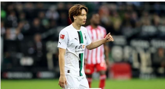 85岁“万磁王”麦克莱恩演出时失足坠台_海外_ 消息 首页 新闻 视频 大片 影库 CCTV6 VIP影院 搜索 电影 星闻 独家 更多 专题 图片 视频 滚动 首页 新闻 大片 影库 CCTV6 VIP影院 客户端 电影网>新闻>明星资讯 紧急送医!