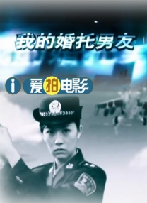 安妮、斯坦利拍摄《穿普拉达的女王2》 2025-08-21 当地时间8月20日，美国纽约，安妮·海瑟薇和斯坦利·图齐现身中央公园拍摄电影《穿普拉达的女王2》。